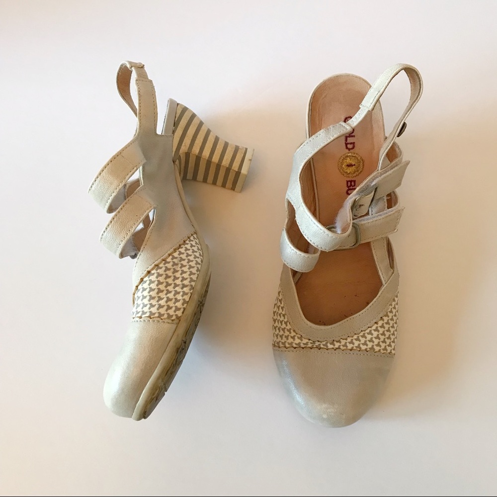 Gold Button spain sandals size 37 (7)